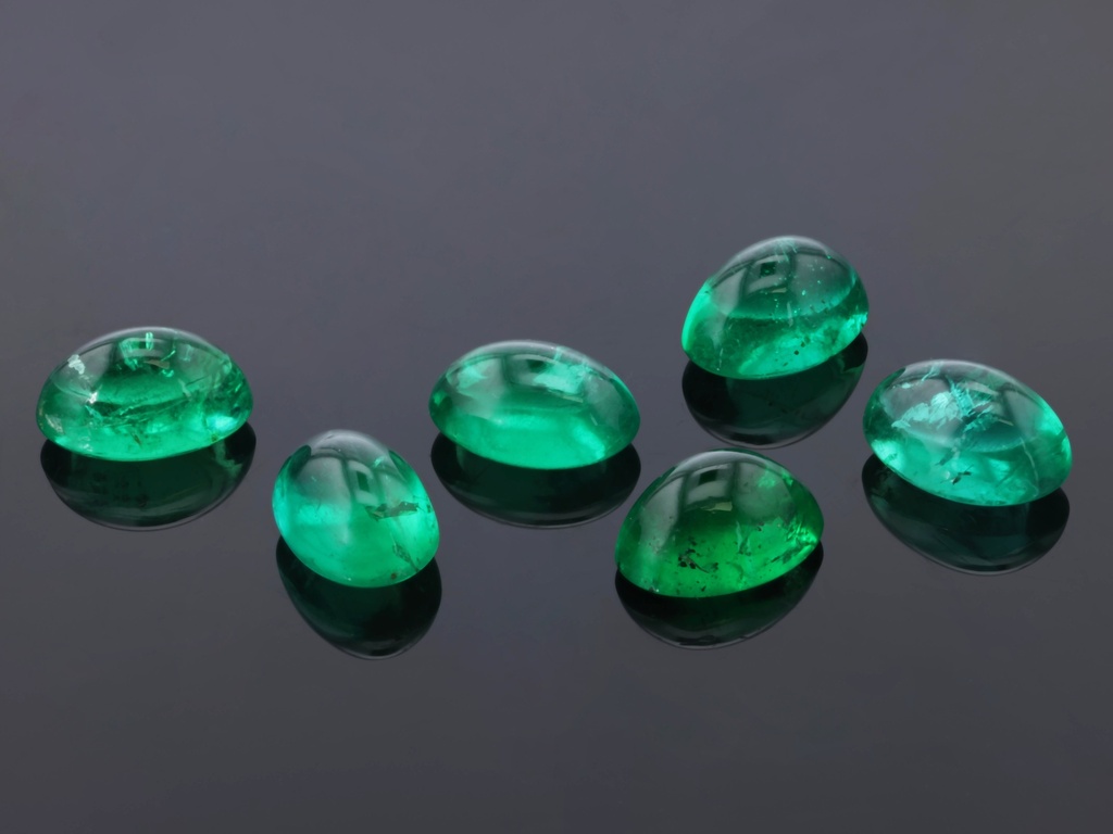 [BEVC0604P1] Emerald 6x4mm Oval Cabochon