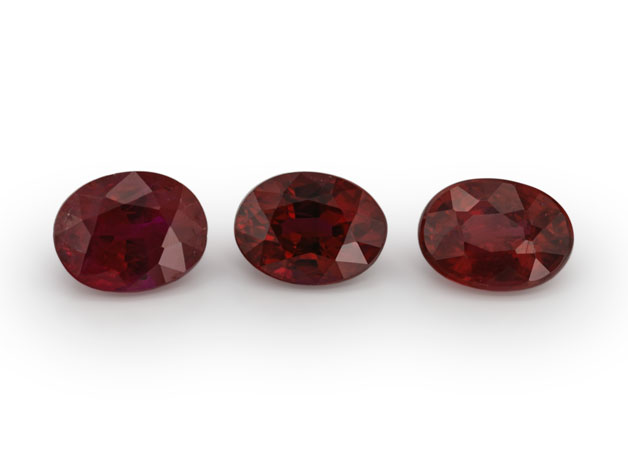 [RRVB0403D] Ruby 4x3mm+/- Oval Dark Red