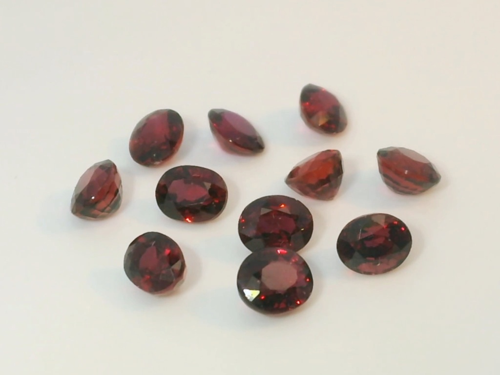 [RRVB0504P1] Ruby 4.5x3.5mm+/- Oval Red