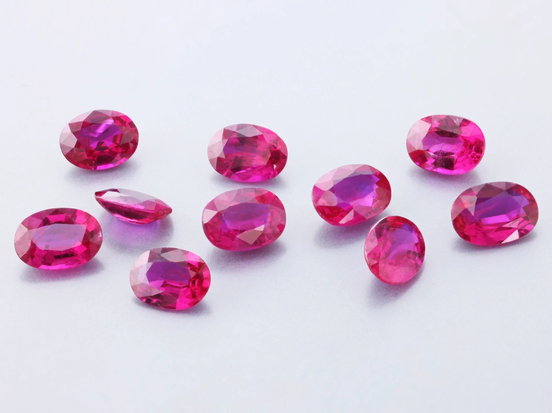 [RKVB0403B] Ruby 4x3mm +/- Oval Pink Red