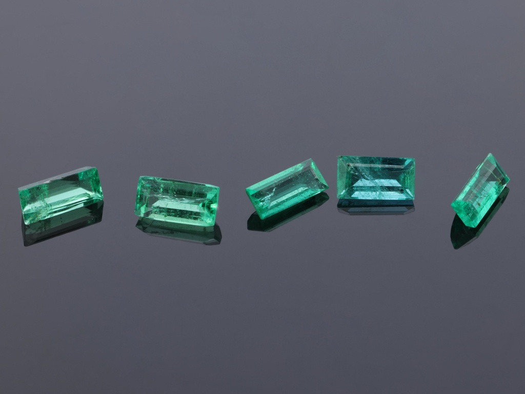 Zambian Emerald 4x2mm +/- Baguette Green