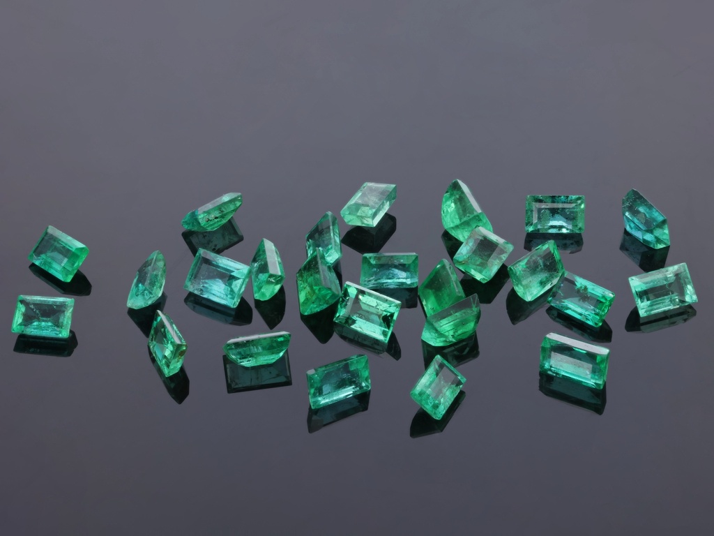 Emerald 3x2.2mm+/- Baguette