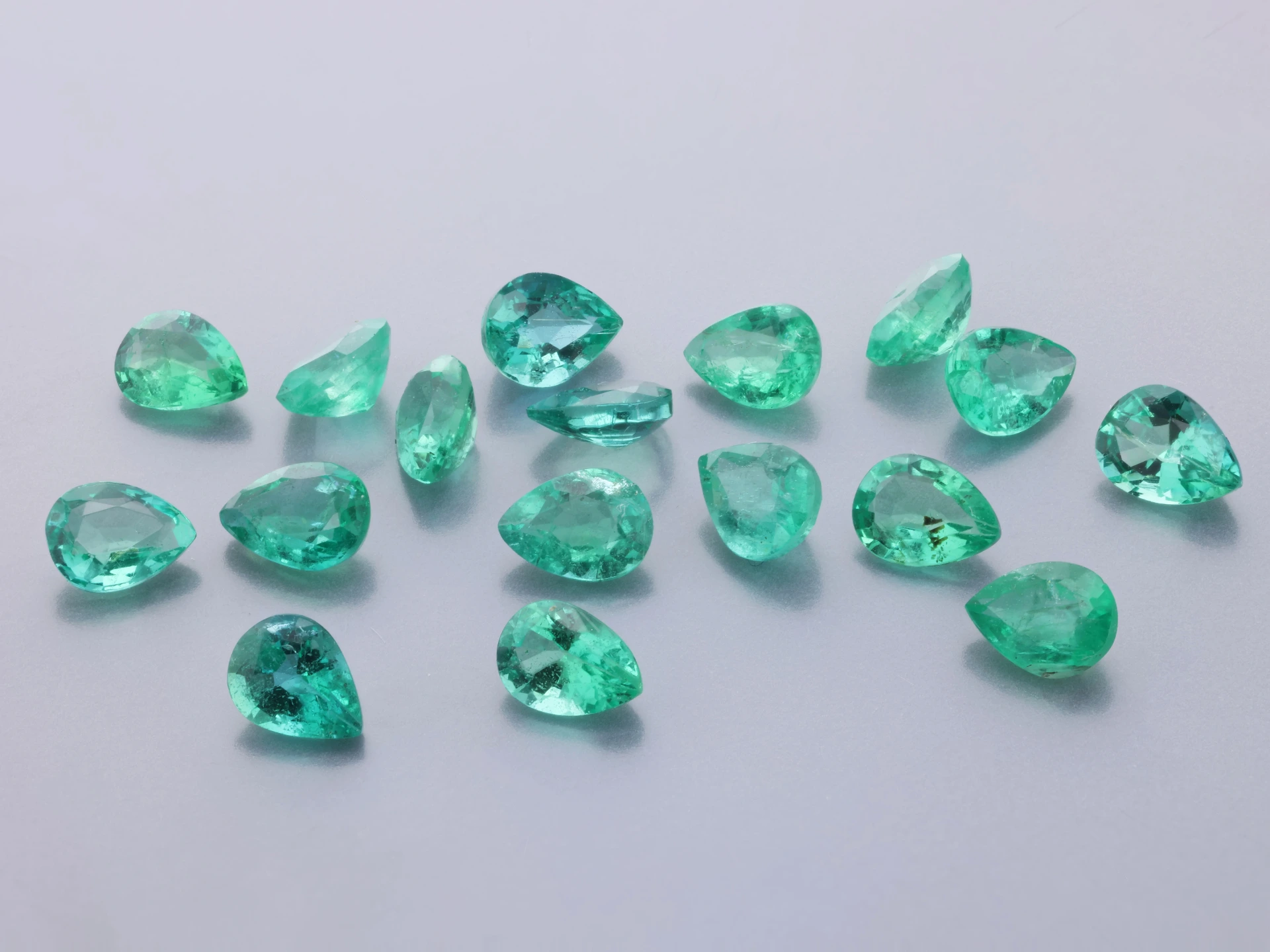 Emerald 4x3mm Pear Shape Mid Green