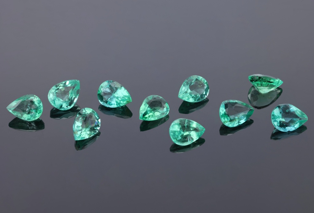 Emerald 4x3mm Pear Shape Light Green