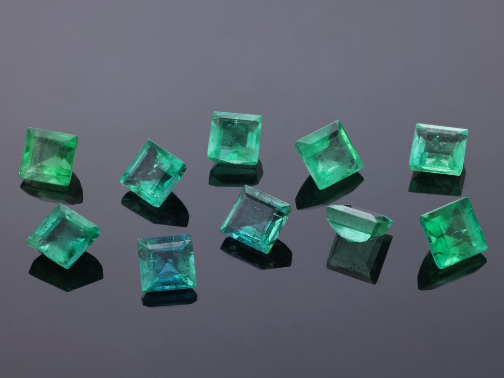 Emerald 3.25mm Carre Cut