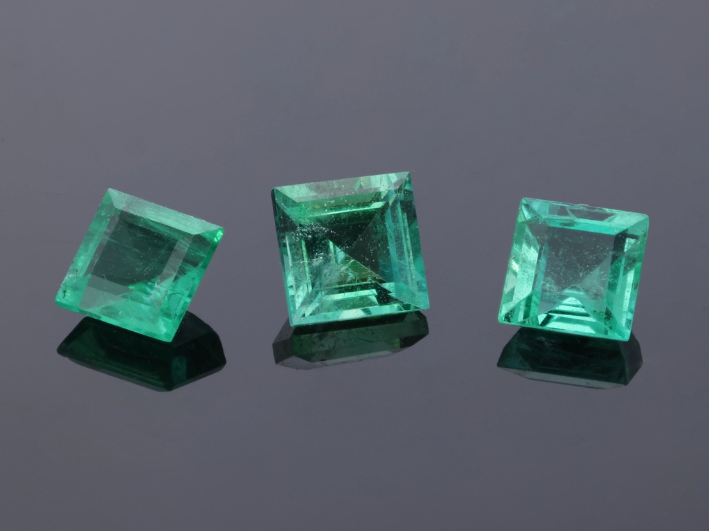 Emerald 3.50mm Carre Cut Mid Green