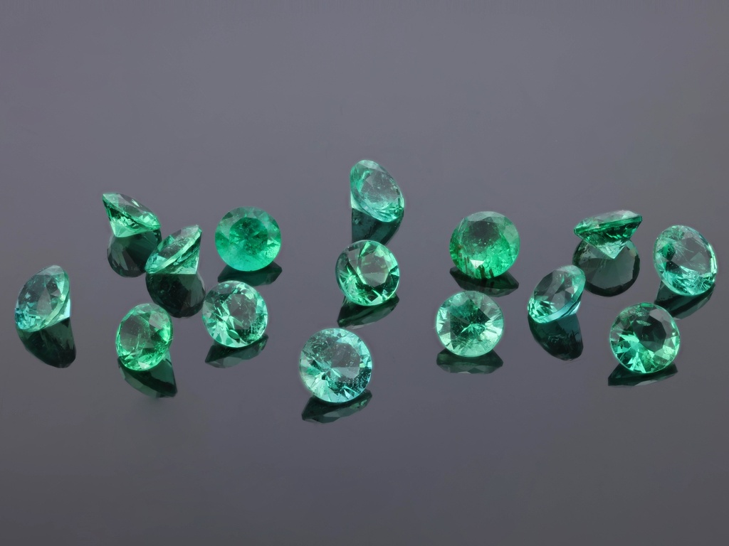 Emerald 3.00mm Round Diamond Cut Mid Green