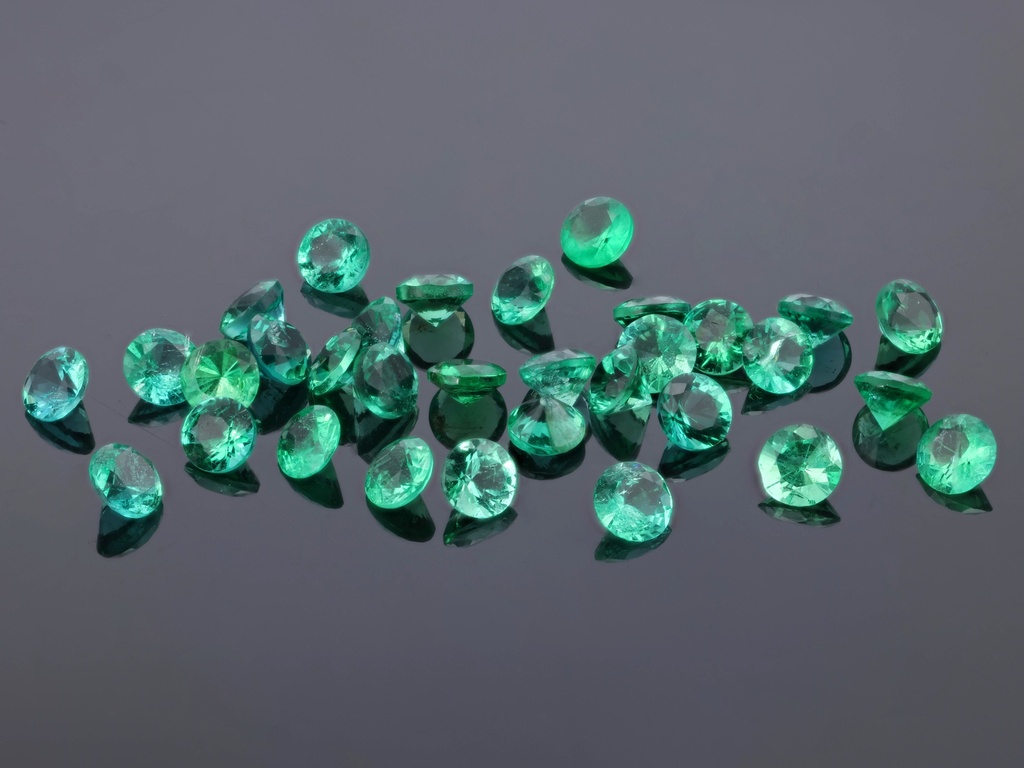 Emerald 2.25mm Round Diamond Cut