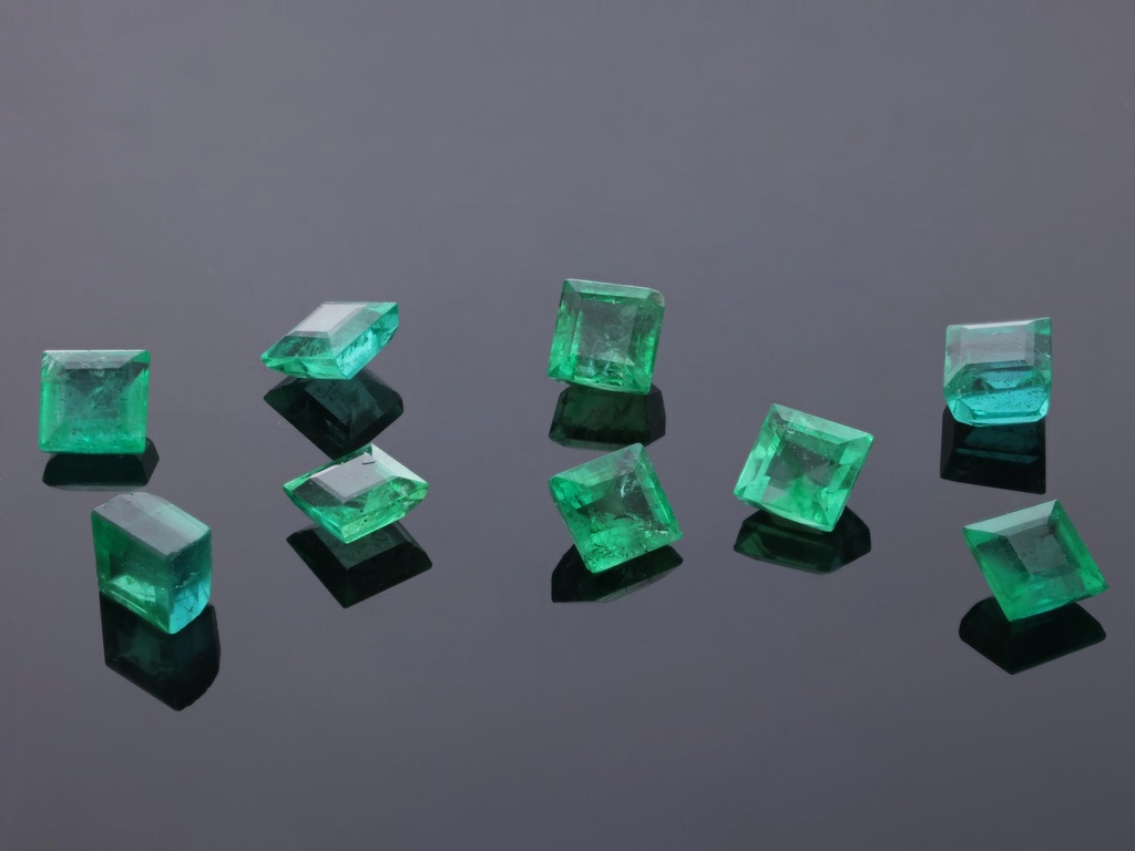 Emerald 3.00mm Carre Cut Mid Green