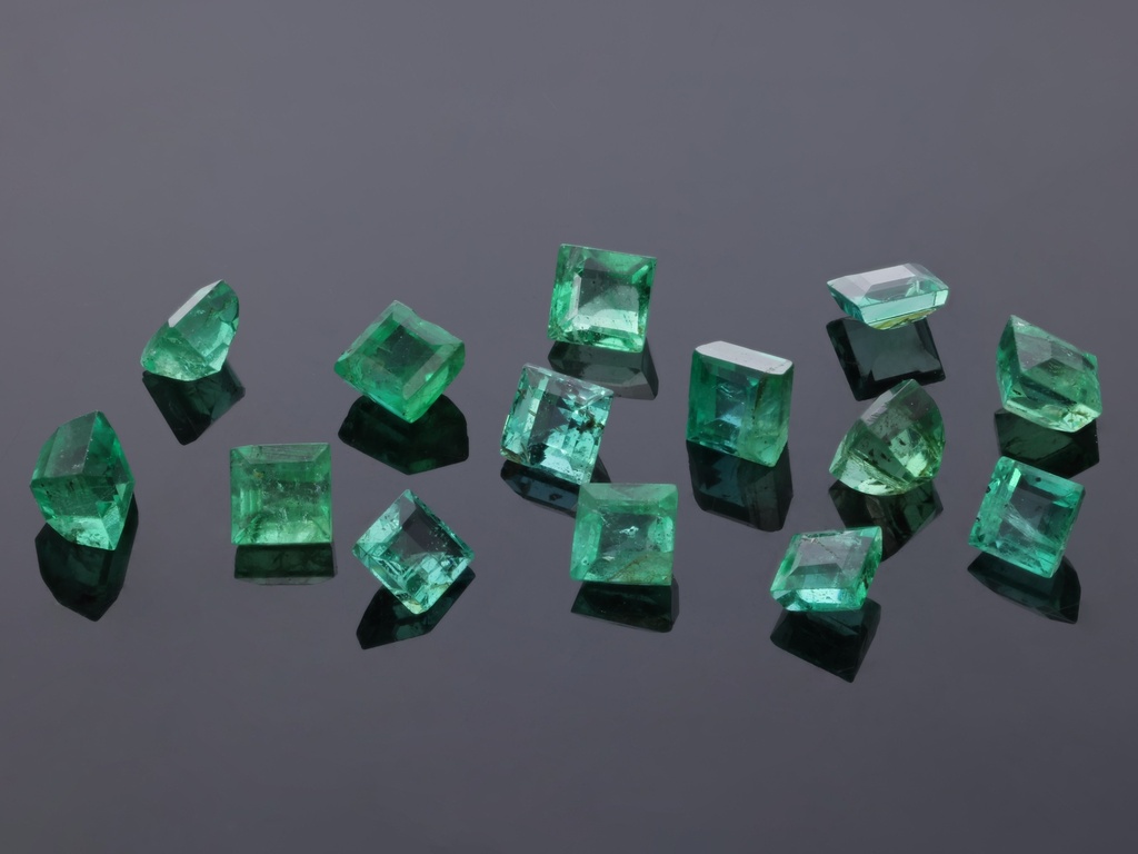 Emerald 2.25mm Carre Cut Mid Green