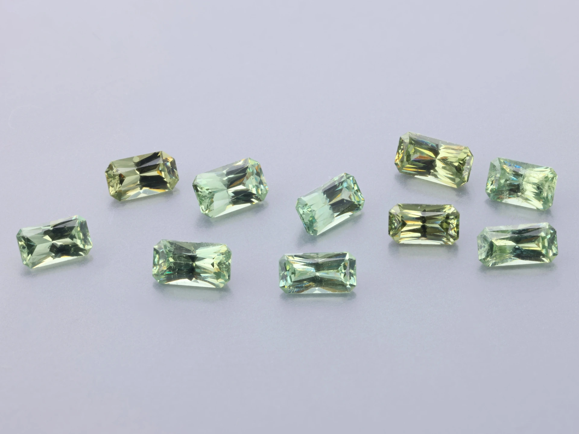 Demantoid Garnet 3.5x2mm+/- Radiant Cut