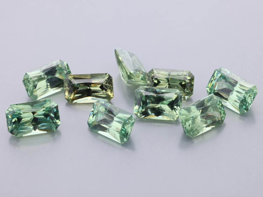 Demantoid Garnet 4.5x3mm+/- Radiant Cut