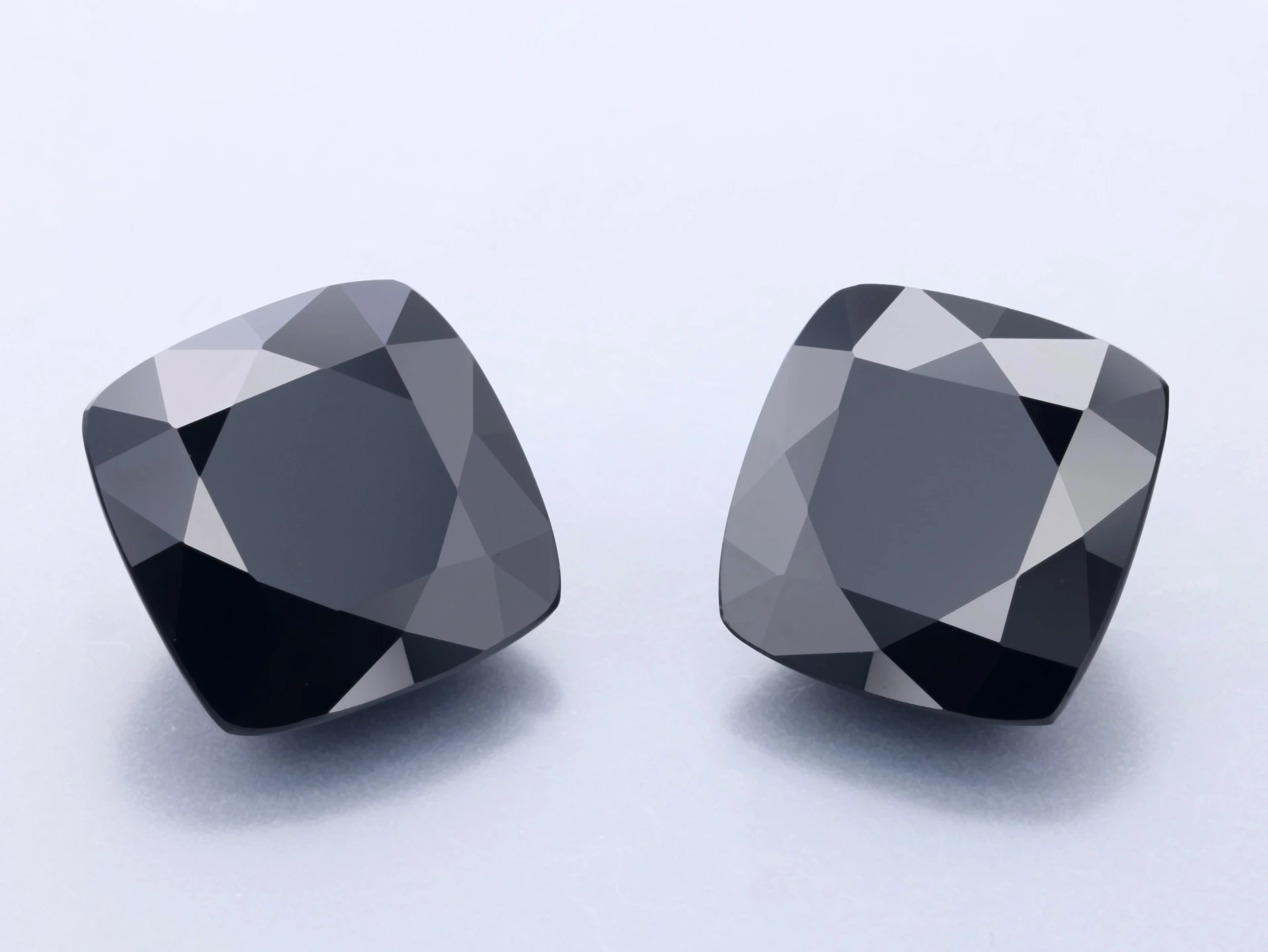 Black Spinel 10mm Square Cushion