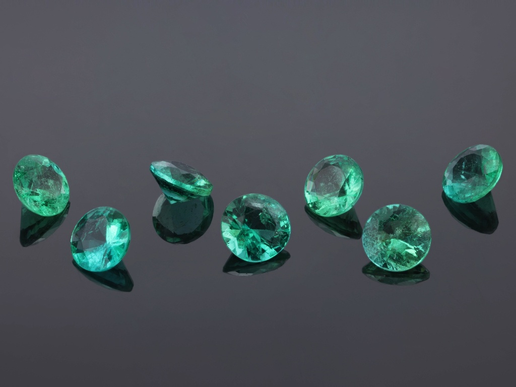 Emerald 4.00mm Round Diamond Cut Green