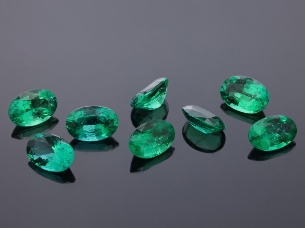 Emerald 6x4mm Oval