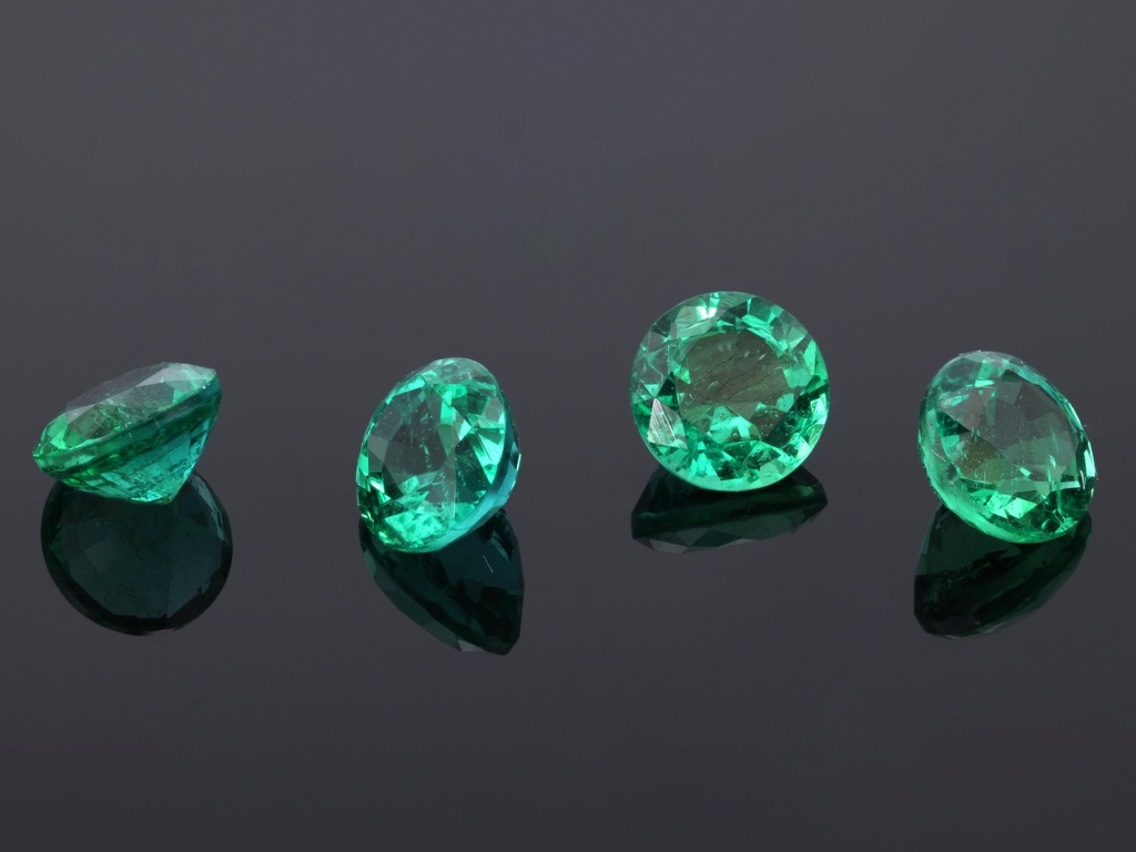 Emerald 4.75mm Round Diamond Cut