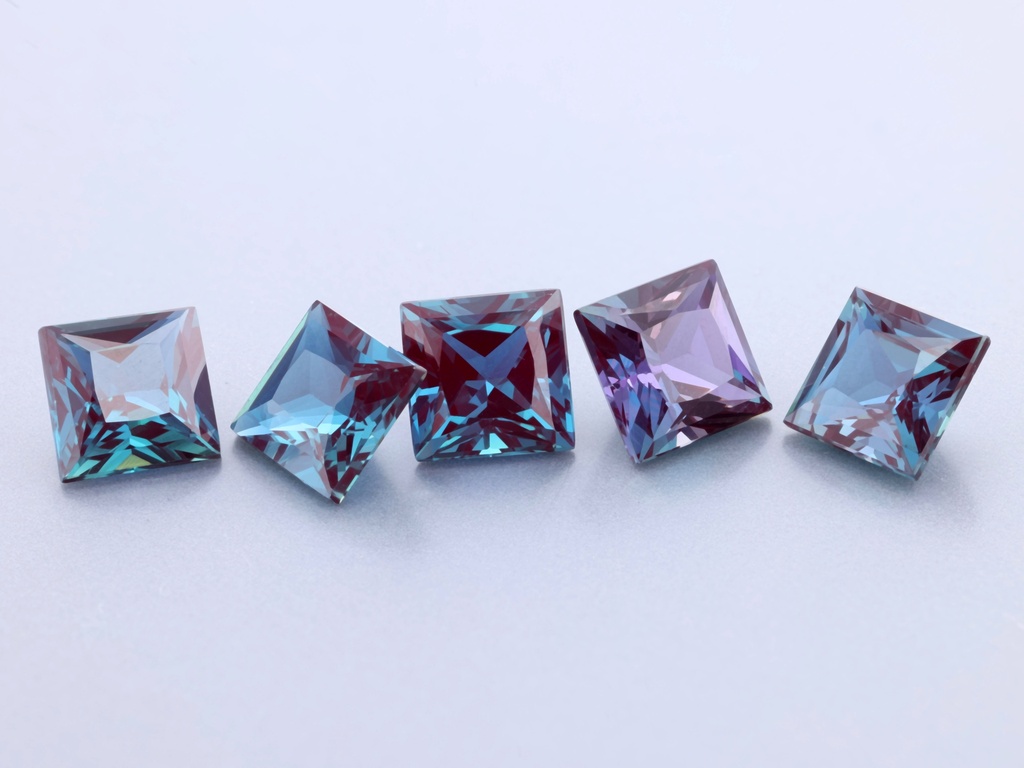 [AXCQP-05] Synthetic Alexandrite Chrysoberyl 5.00mm Princess Cut