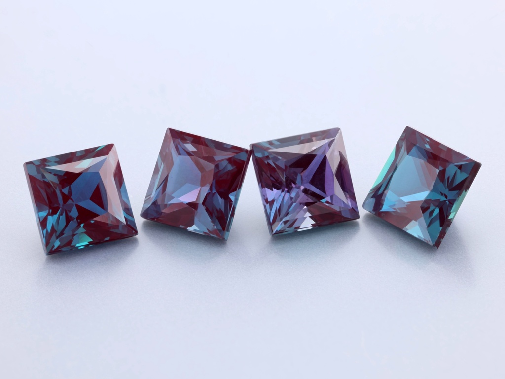 [AXCQP-06] Synthetic Alexandrite Chrysoberyl 6.00mm Princess Cut