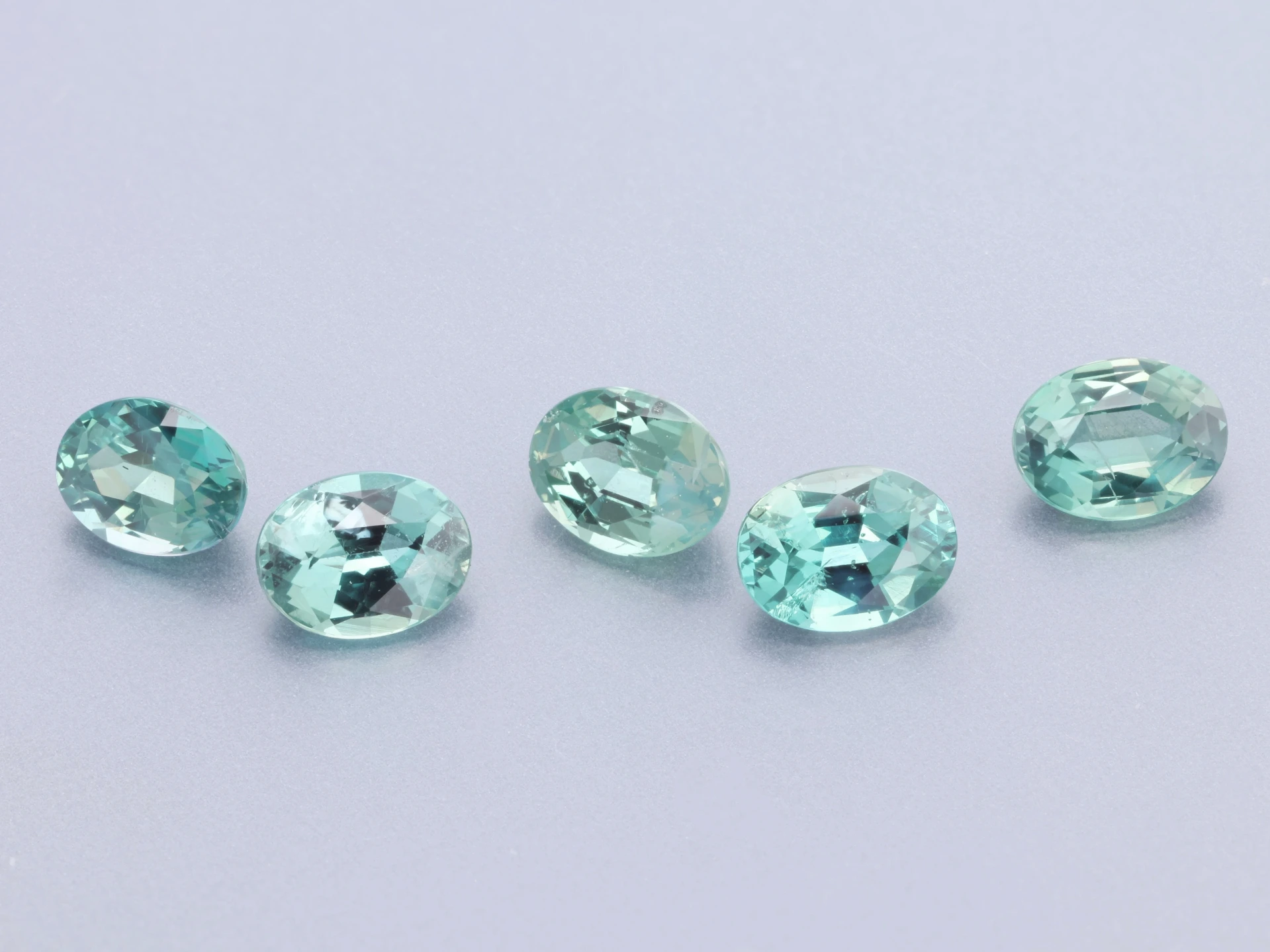 Alexandrite 3x2mm +/- Oval