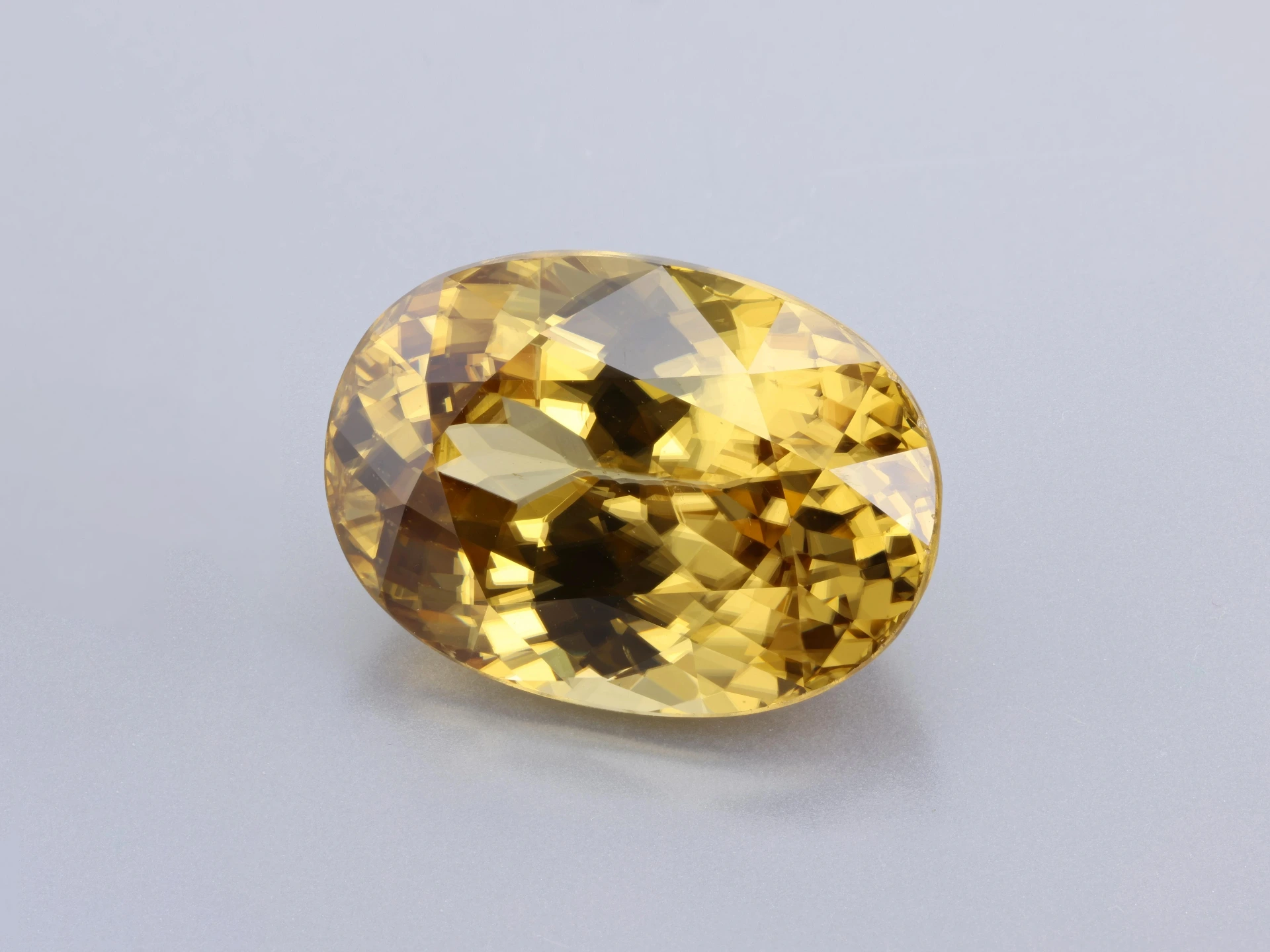 Zircon 17.8x13mm Oval Whiskey