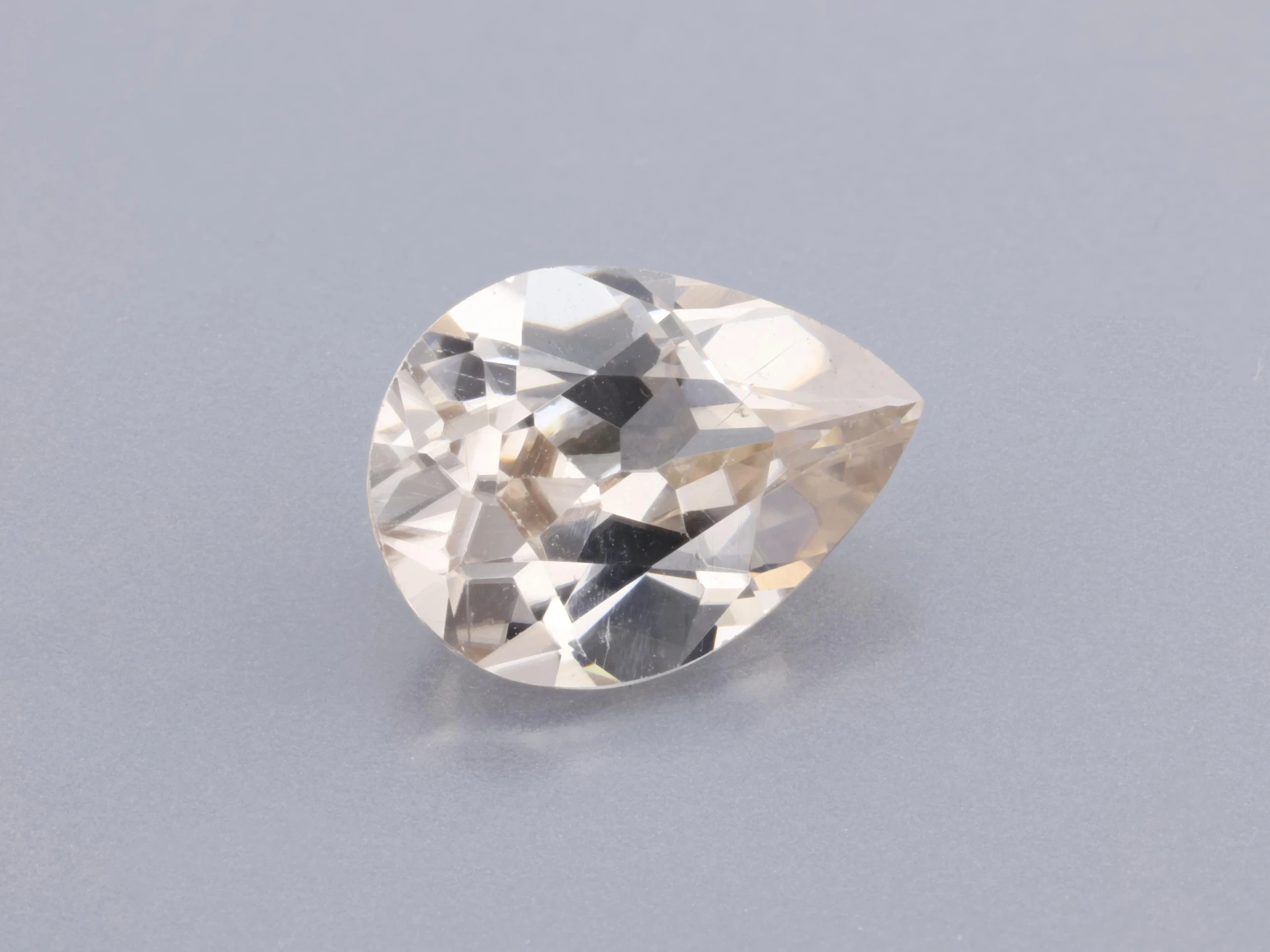 Zircon 8.1x6.15mm Pear Shape Champagne