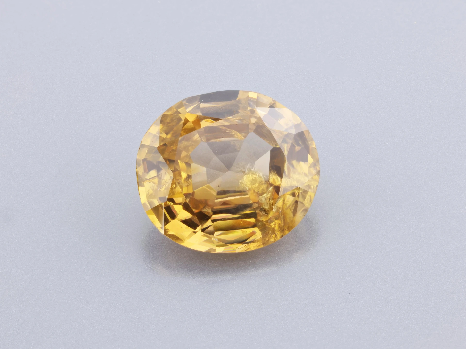 Zircon 10x9mm Oval Champagne