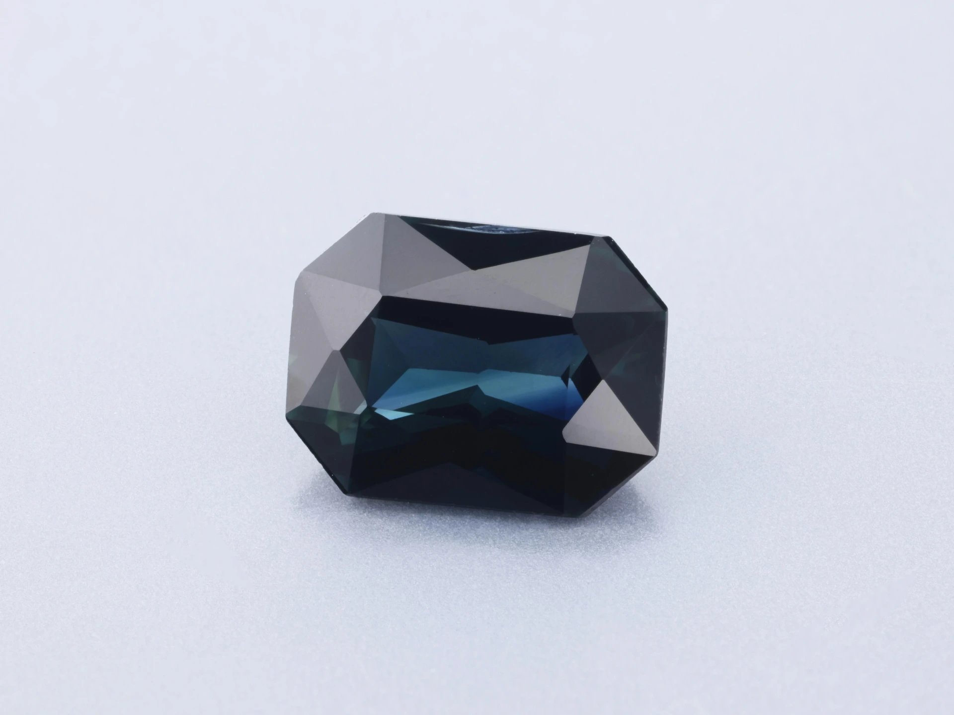 [SAON0705X1] Australian Sapphire 6.85x5.2mm Radiant Cut Blue