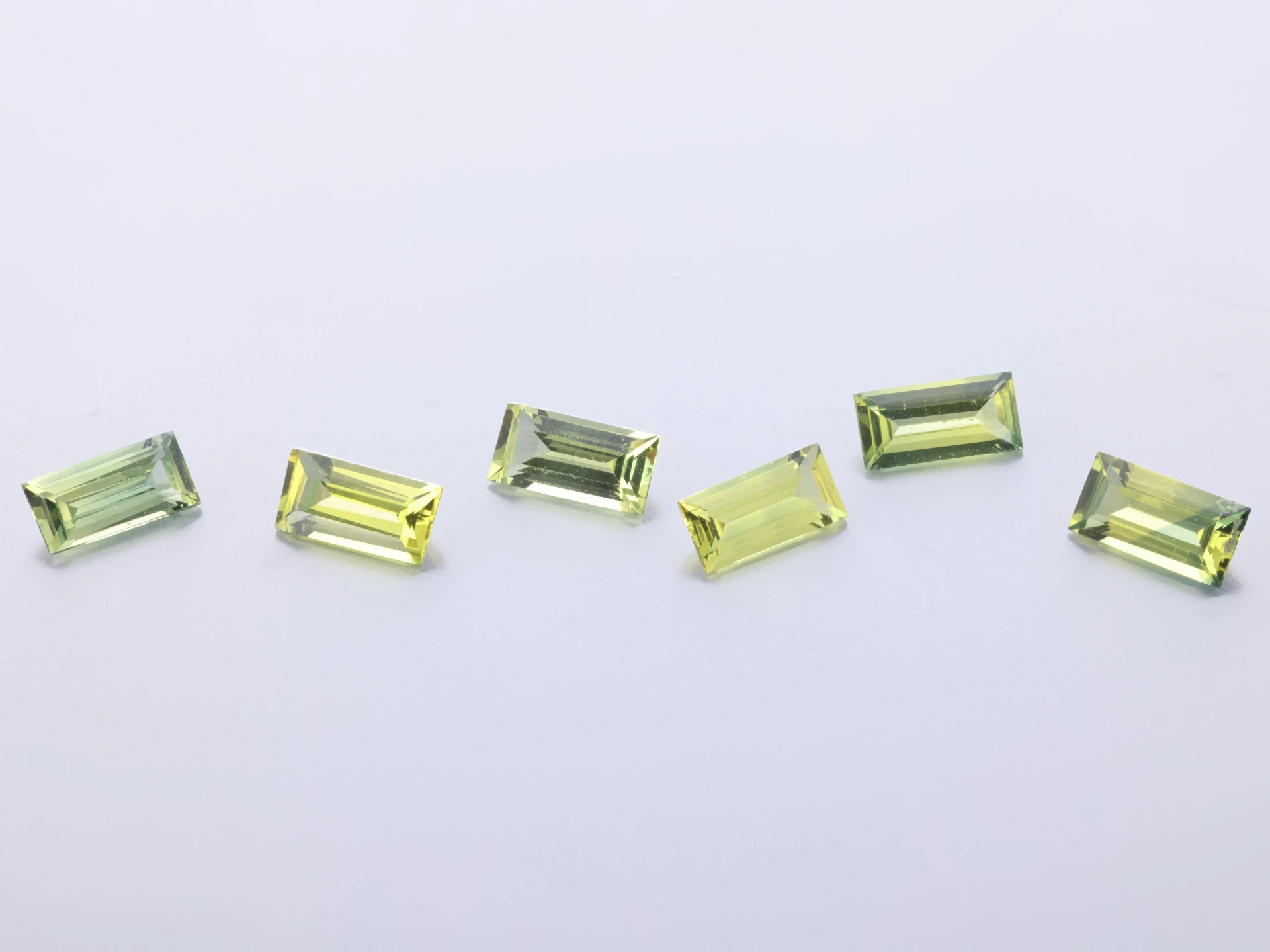 Parti Sapphire 5x2.5mm Baguette