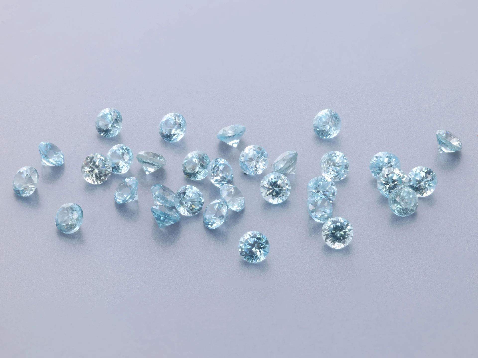 Zircon 2.50mm Round Blue Diamond Cut