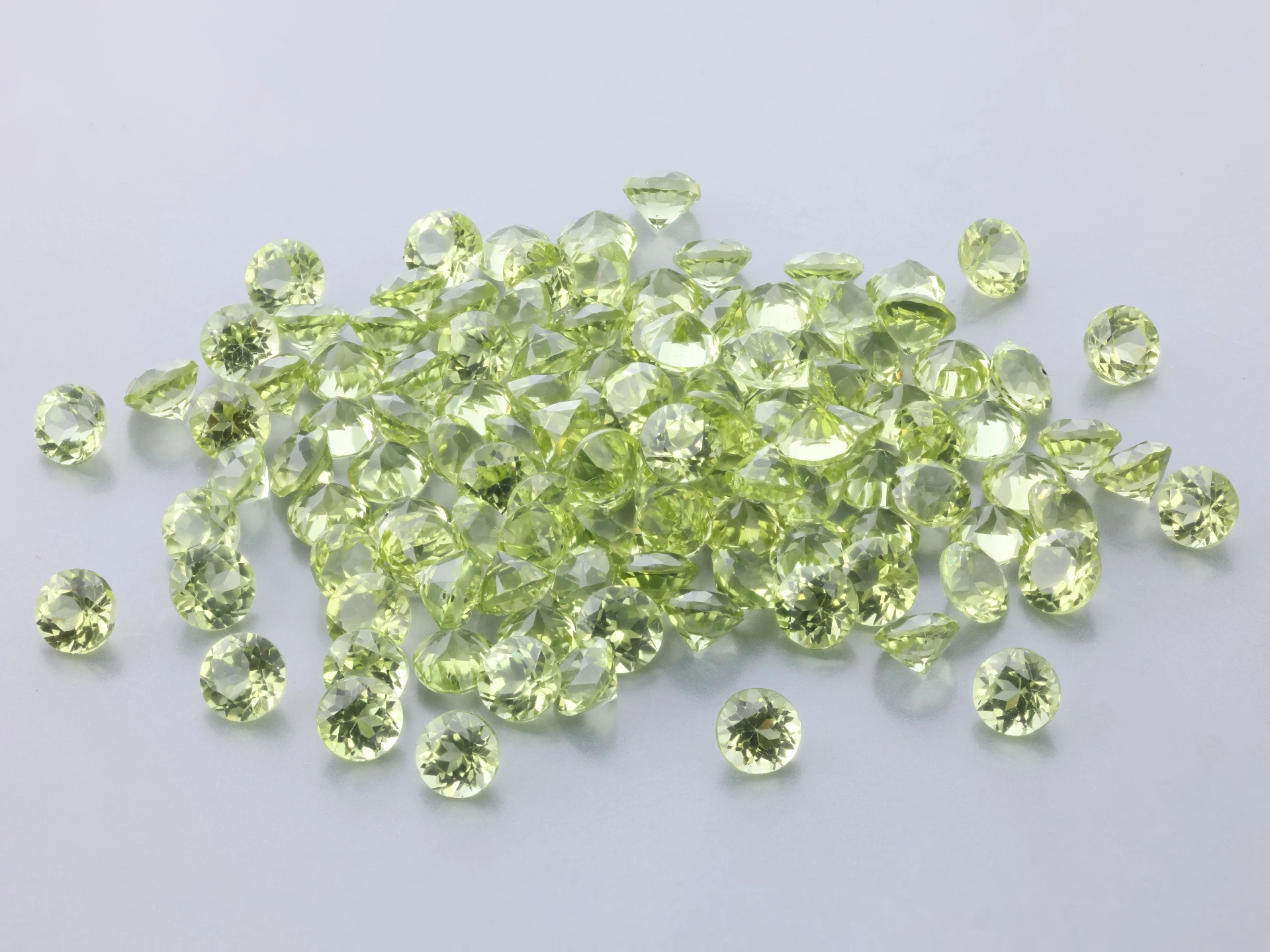 Peridot 3.00mm Round Diamond Cut