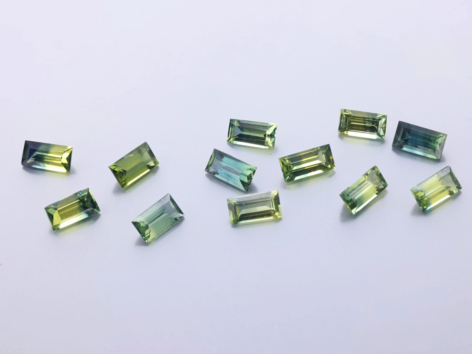 [SMBS0402] Parti Sapphire 4x2mm Baguette