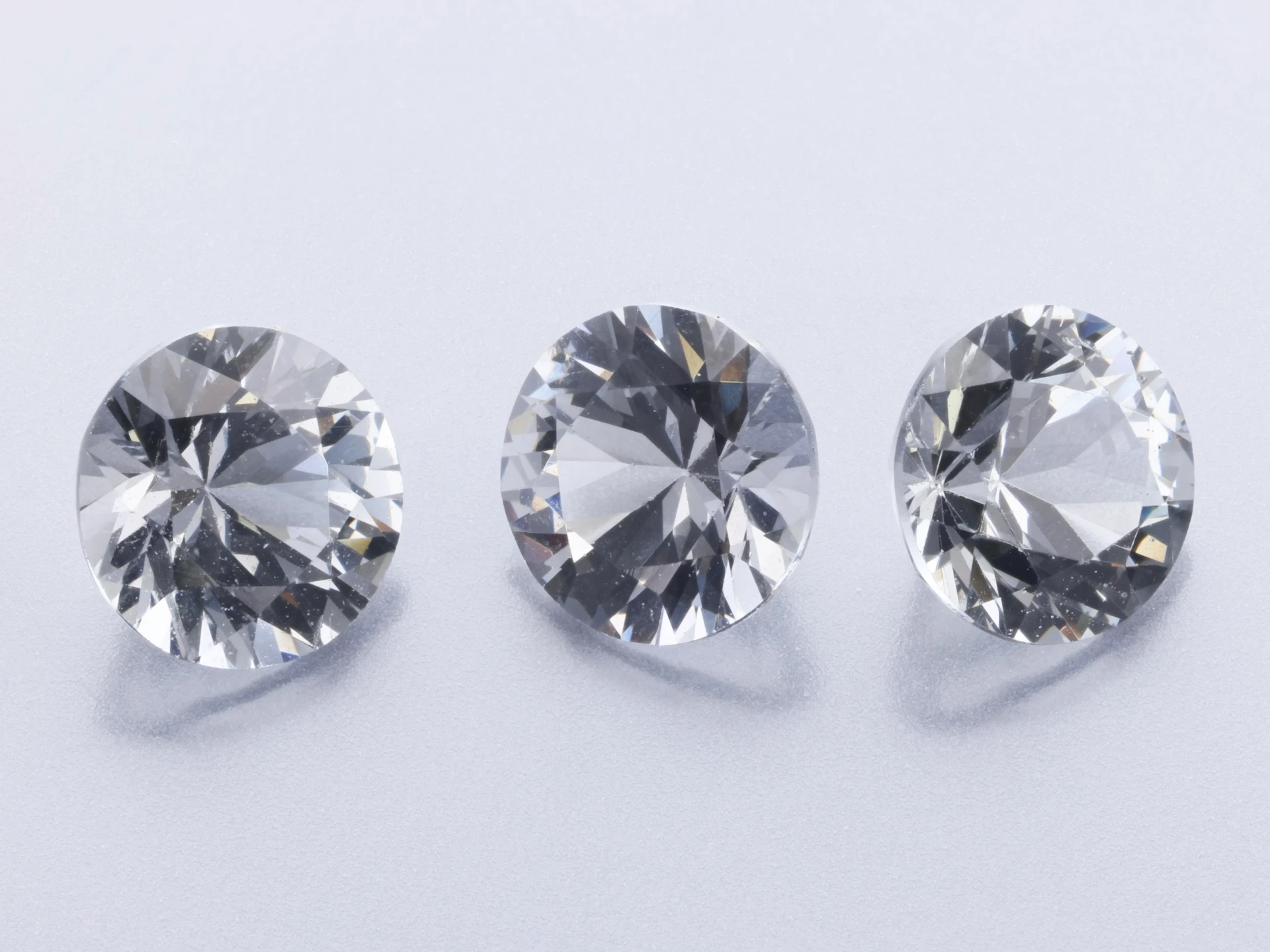 Spinel 4.65mm Round Grey