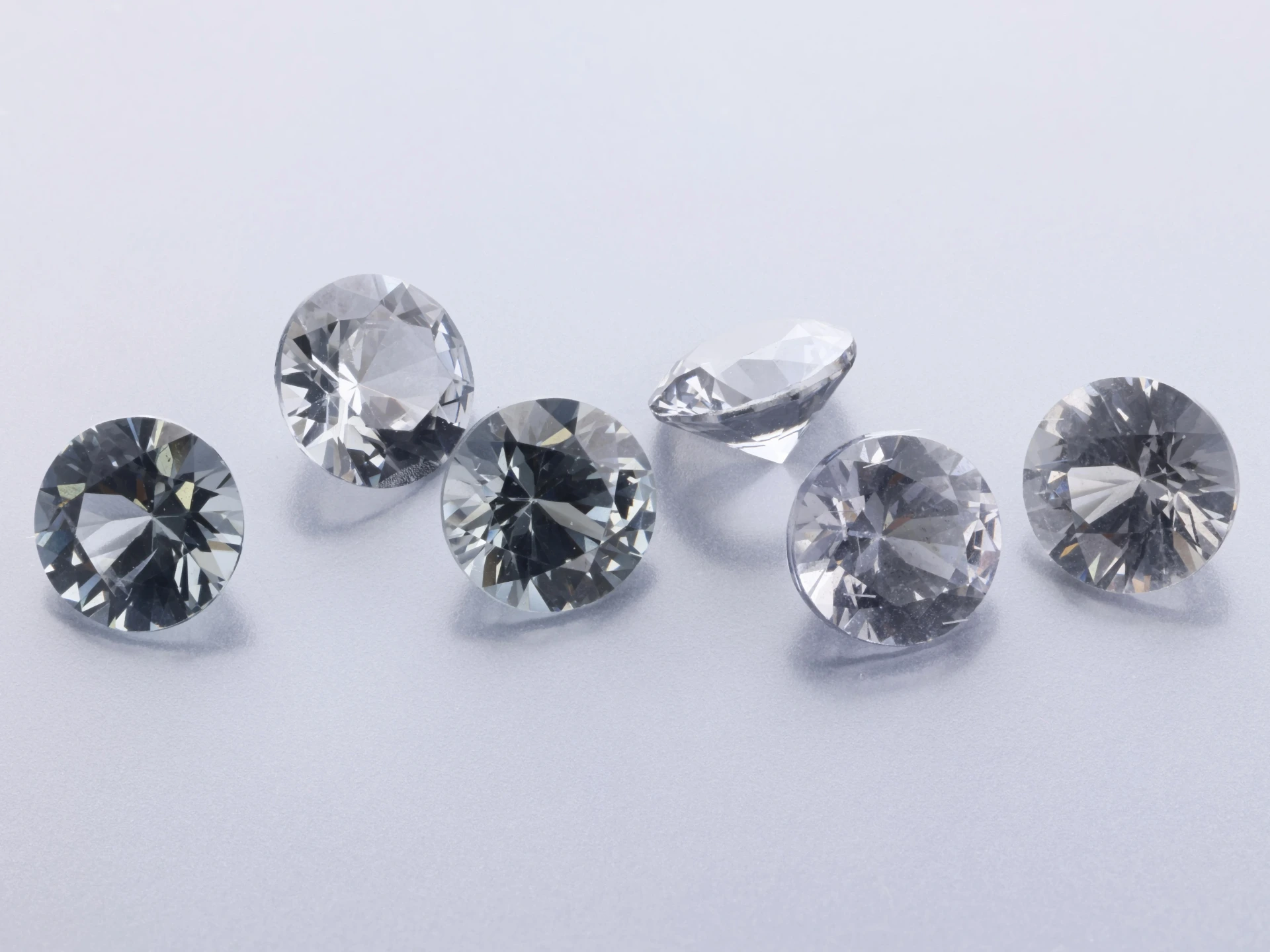Spinel 4.60mm Round Grey