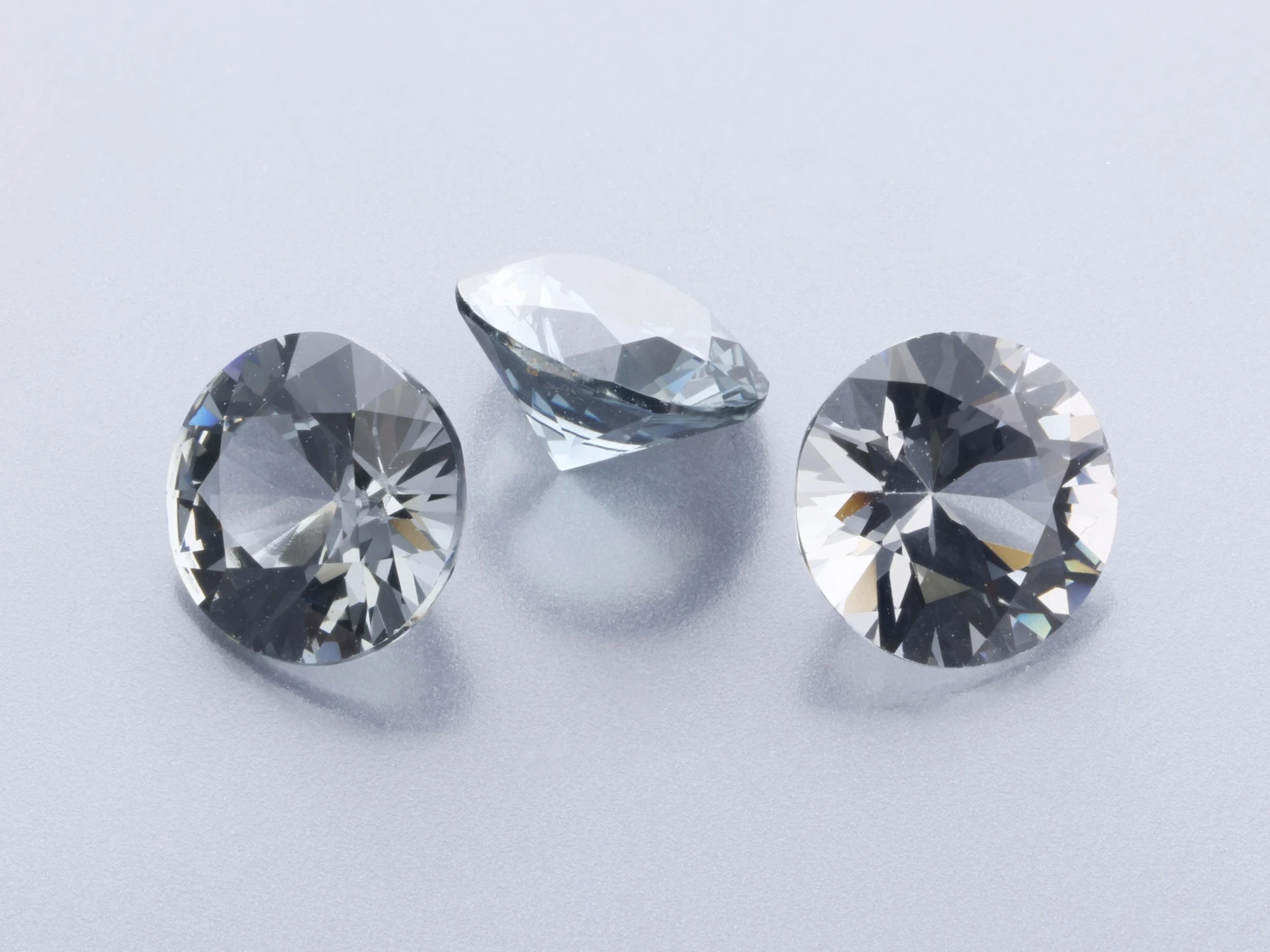 Spinel 4.50mm Round Grey