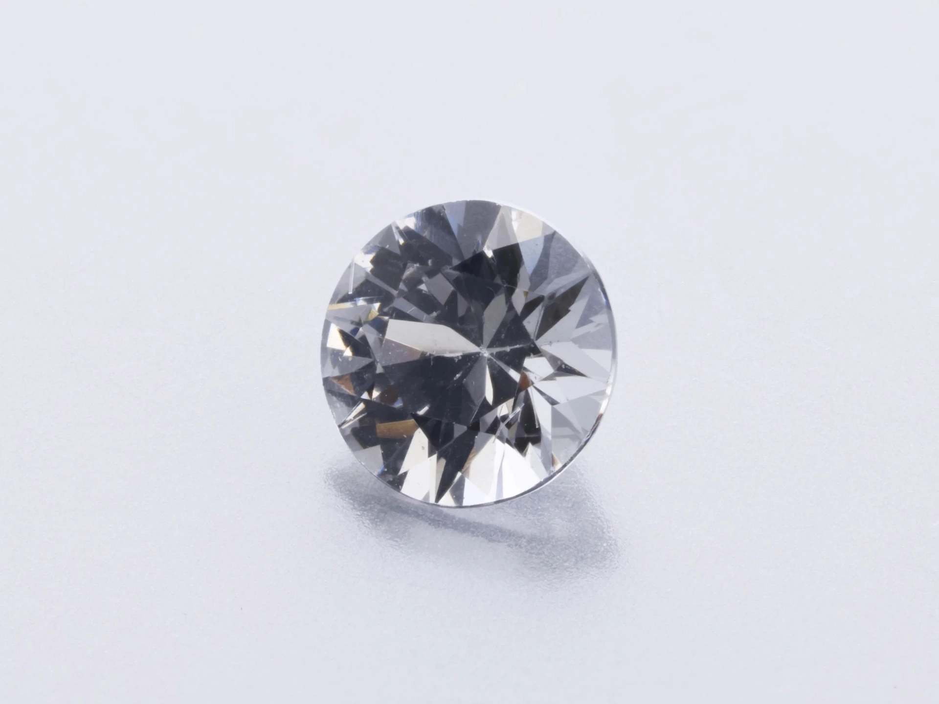 Spinel 3.60mm Round Light Grey