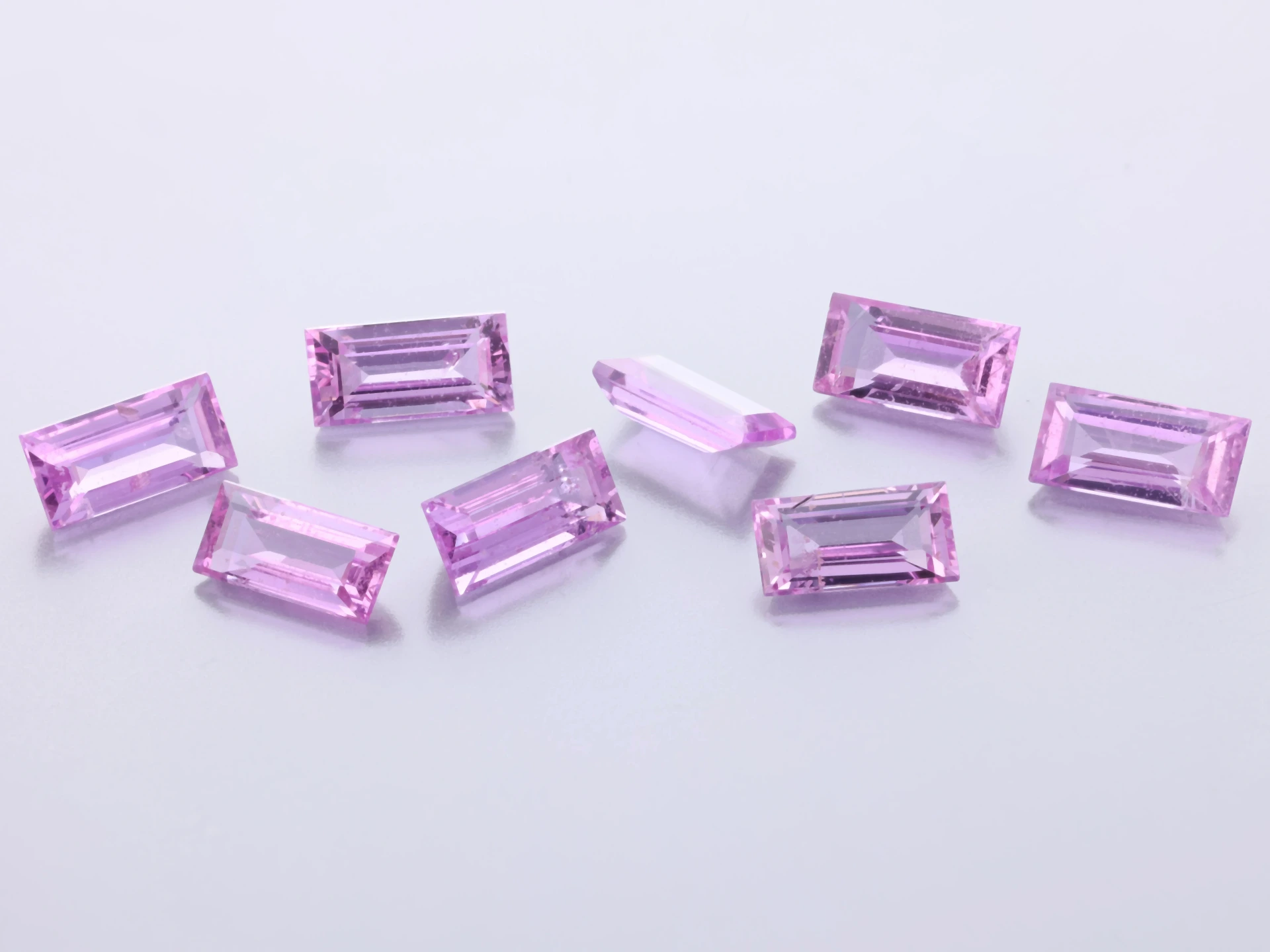 [SPBS0402] Pink Sapphire 4x2mm +/- Baguette
