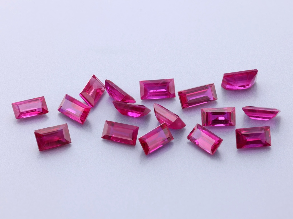 [RRBS0402] Ruby 4x2mm +/- Baguette Red