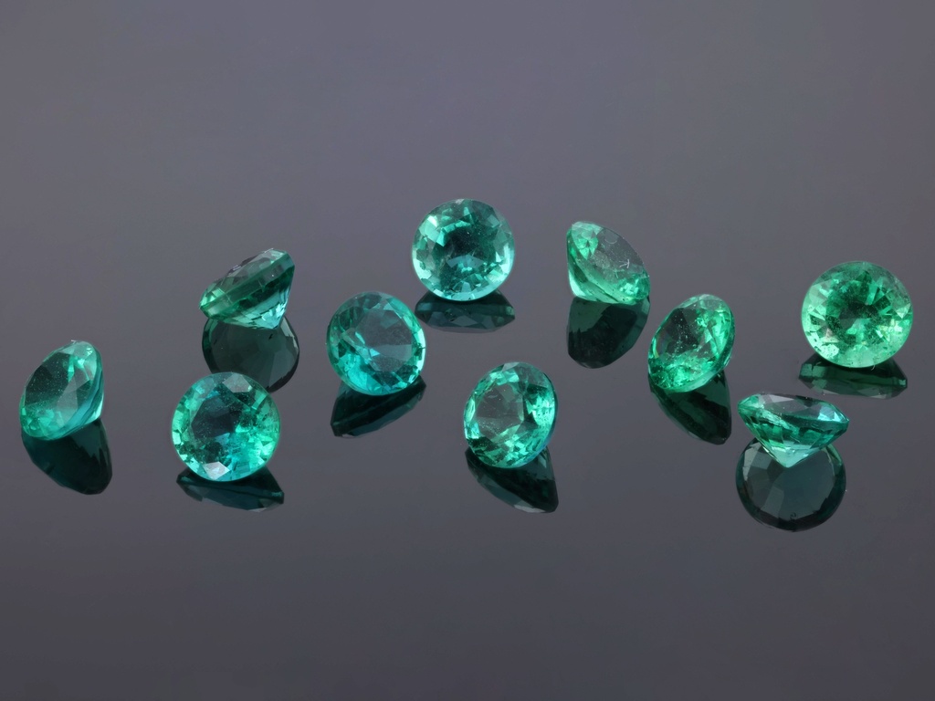 Emerald 3.75mm Round Diamond Cut Mid Green