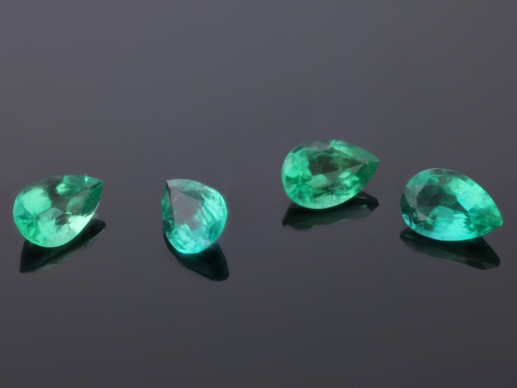 Emerald 6x4mm Pear Shape Mid Green