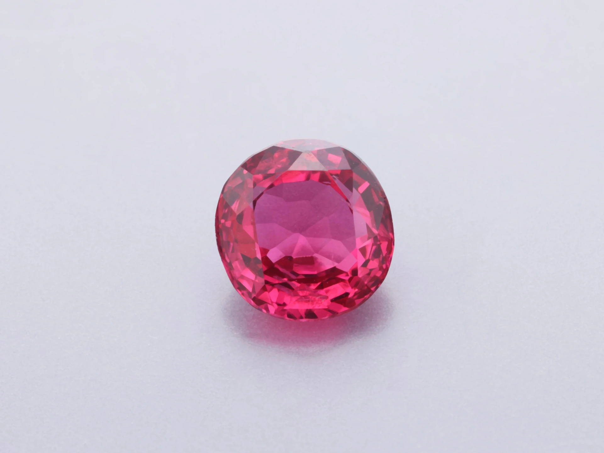 Spinel 5.4x5.1mm Round Red