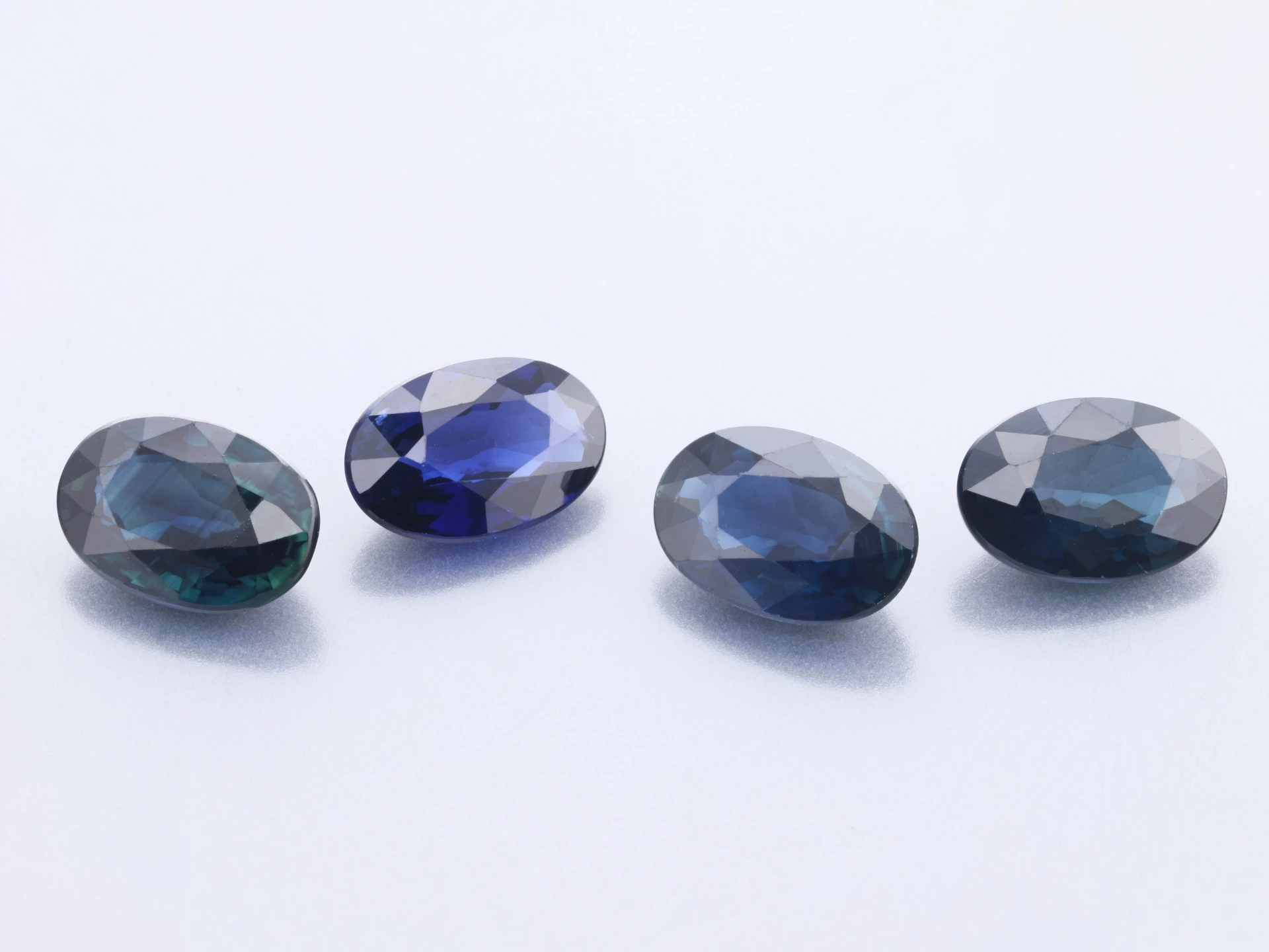 Australian Sapphire 6x4mm +/- Oval Dark