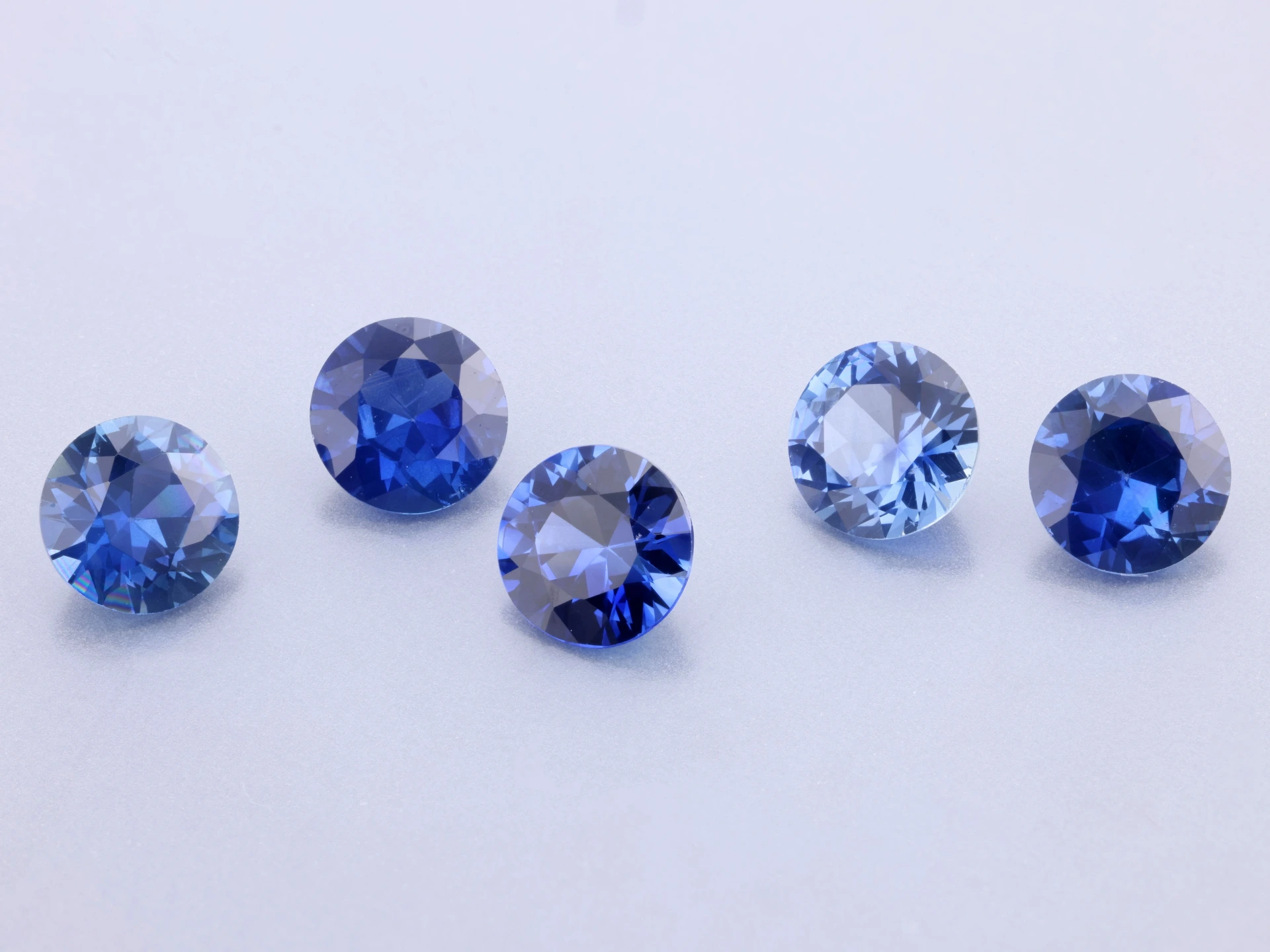 Sapphire 4.50mm Round Diamond Cut Blue
