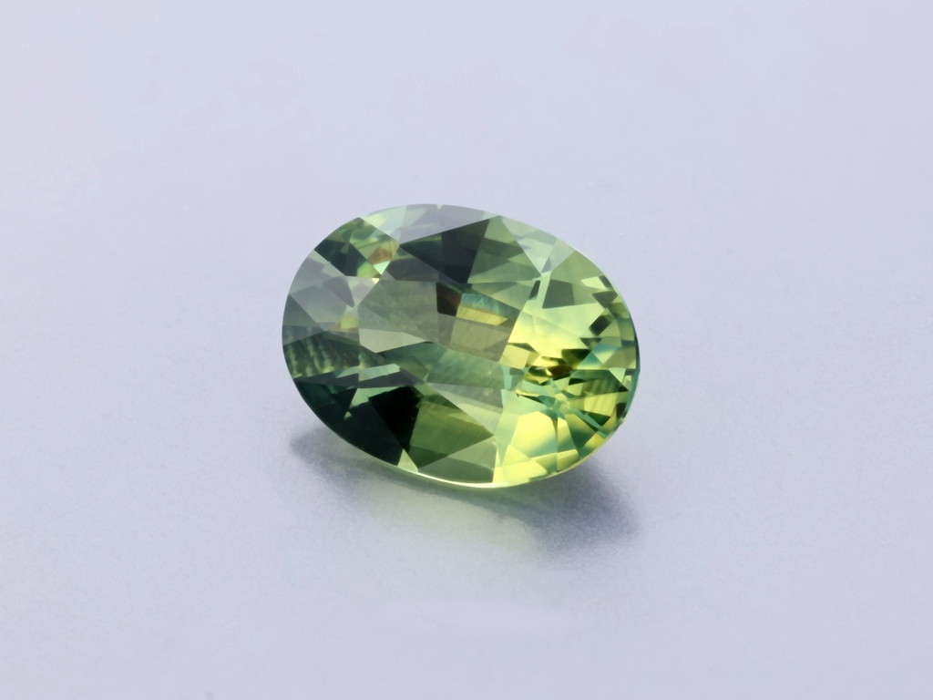 Parti Sapphire 7.05 x 5.18 x 3.10mm Oval
