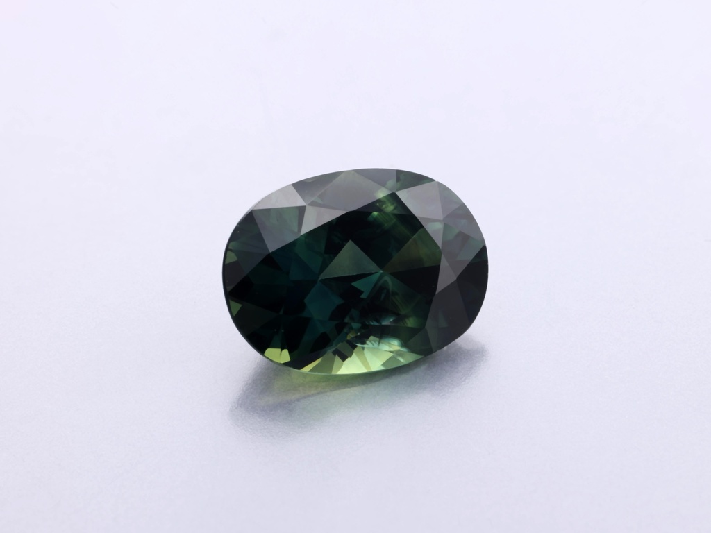 Australian Green Sapphire 8.1 x 6.1 x3.9mm Oval