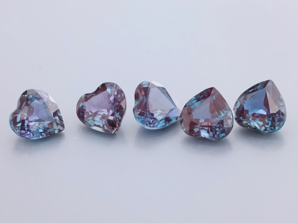 [AXCH-06] Synthetic/Lab Grown Chrysoberyl (Alexandrite) 6mm Heart Shape