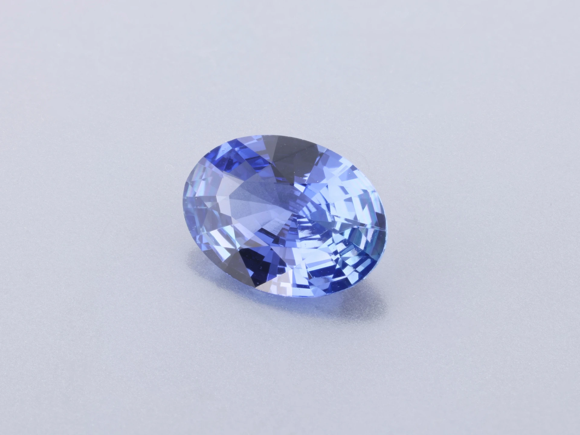 Ceylon Sapphire 7.02 x 5.11 x 2.70mm Oval Mid Blue