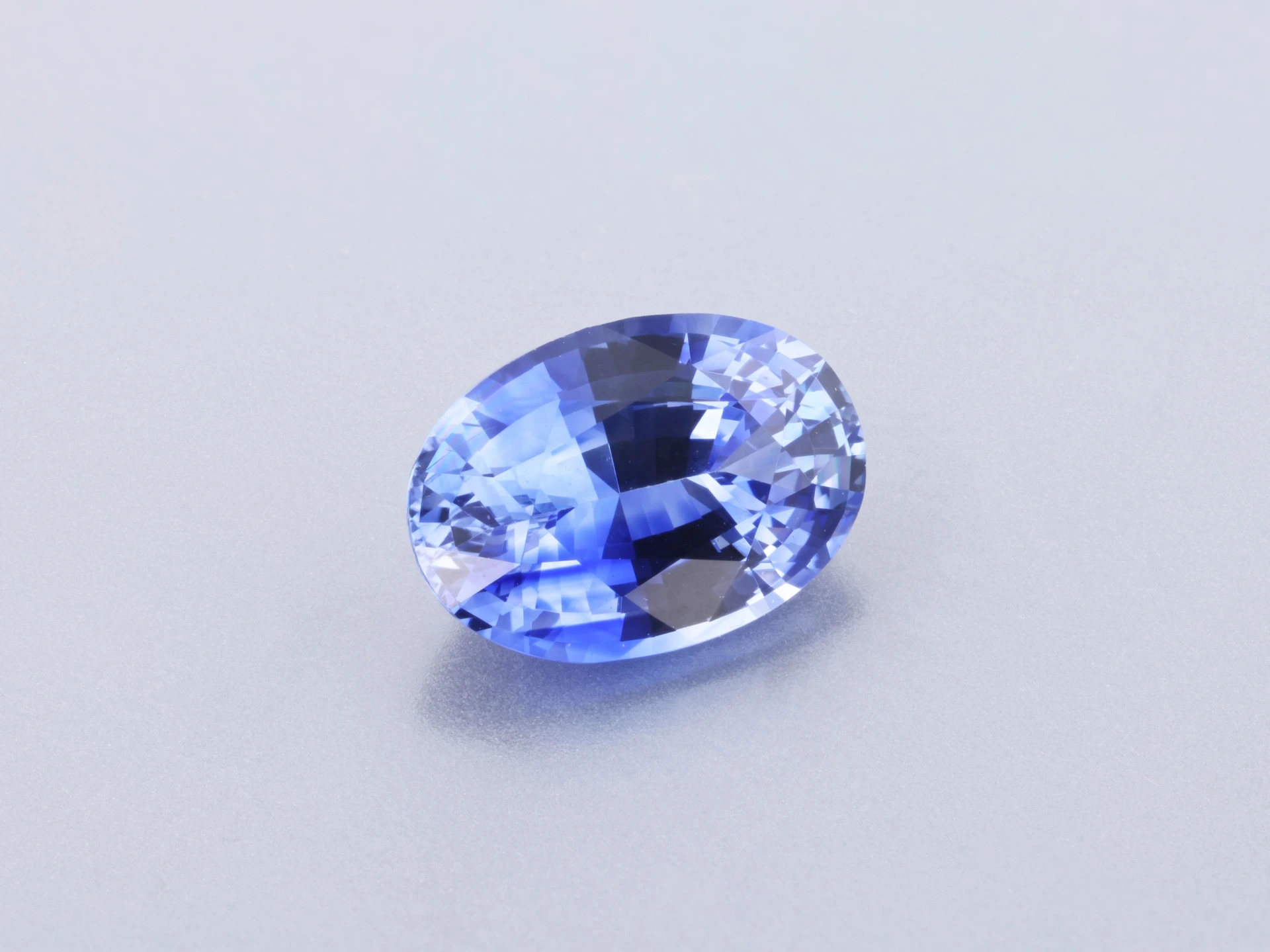 Ceylon Sapphire 6.92 x 4.88 x 3.26mm Oval Mid Blue