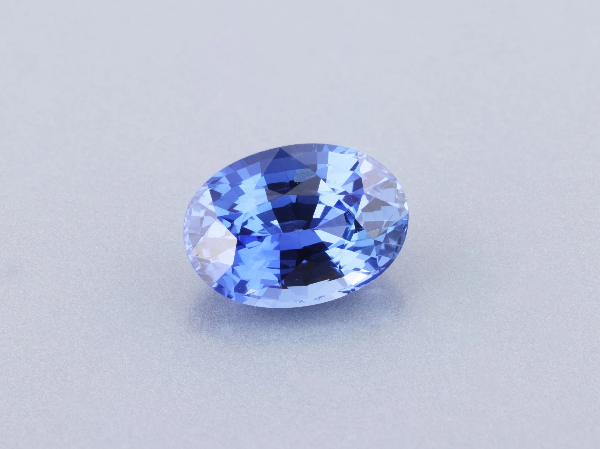 Ceylon Sapphire 6.92 x 4.96 x 3.61mm Oval Mid Blue