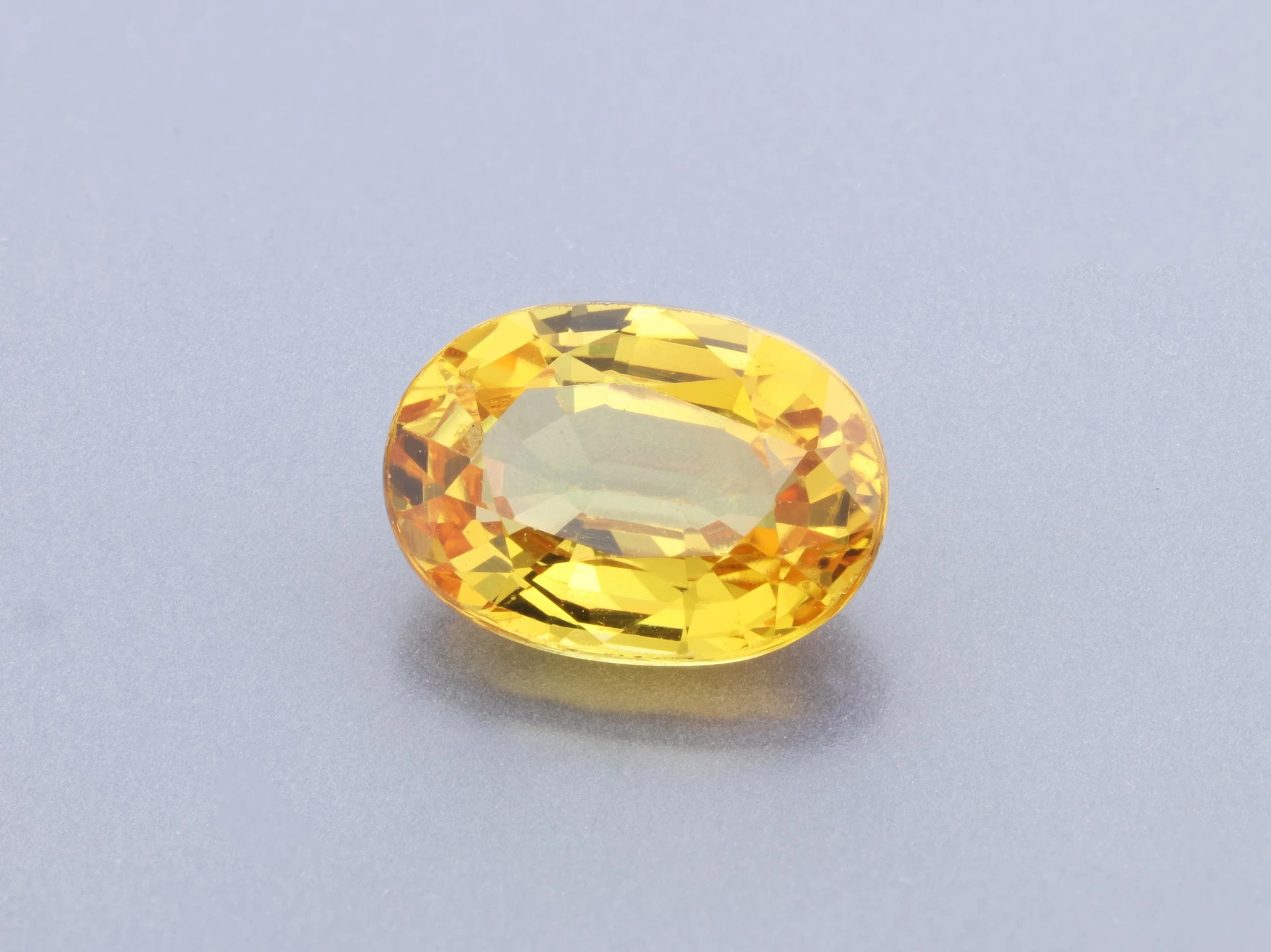 Yellow Sapphire 7.17 x 5.14 x 3.15mm Oval Mid