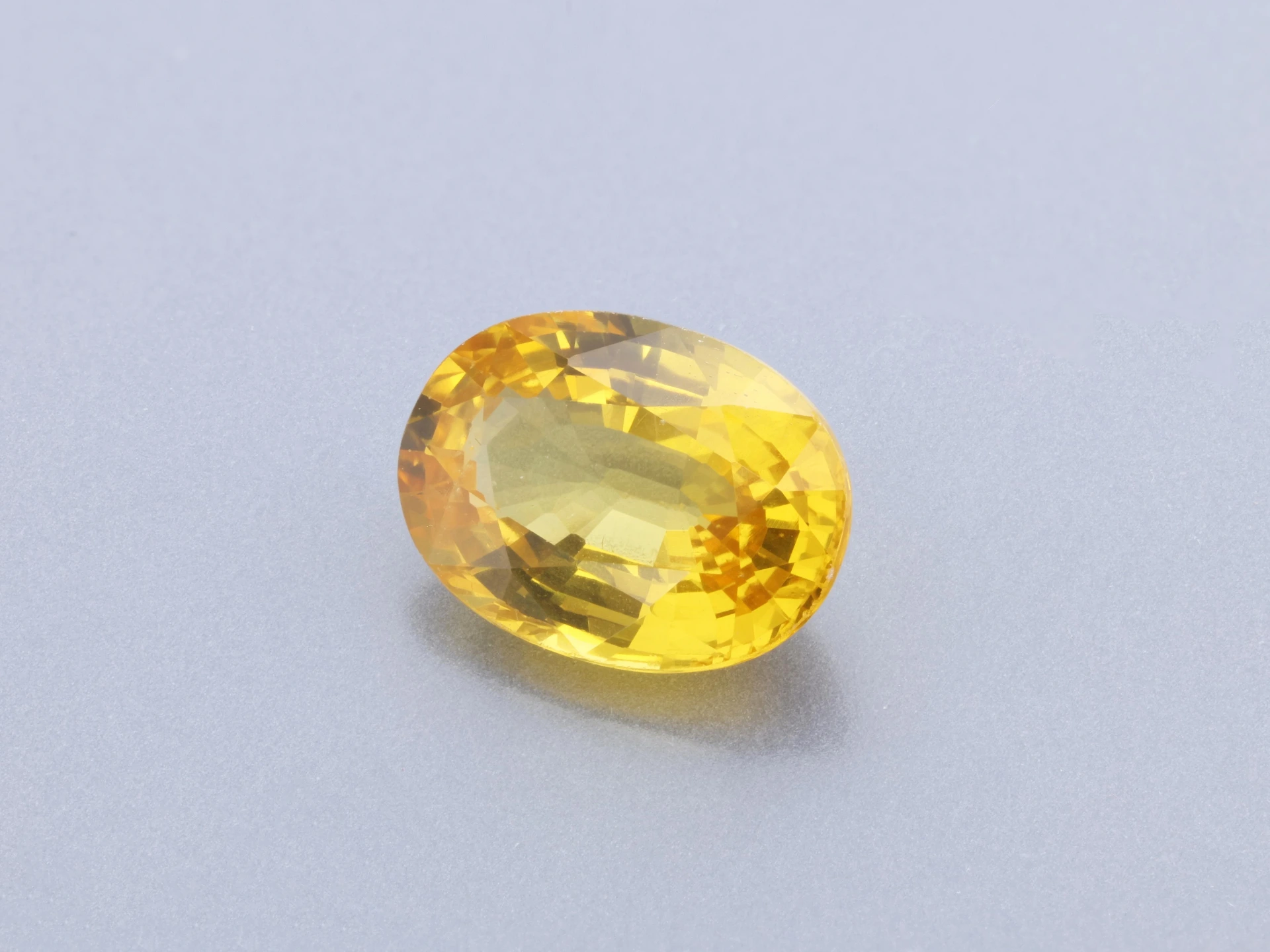 Yellow Sapphire 6.83 x 5.00 x 2.89mm Oval Mid